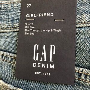 NWT - GAP Women's Girlfriend Jean
